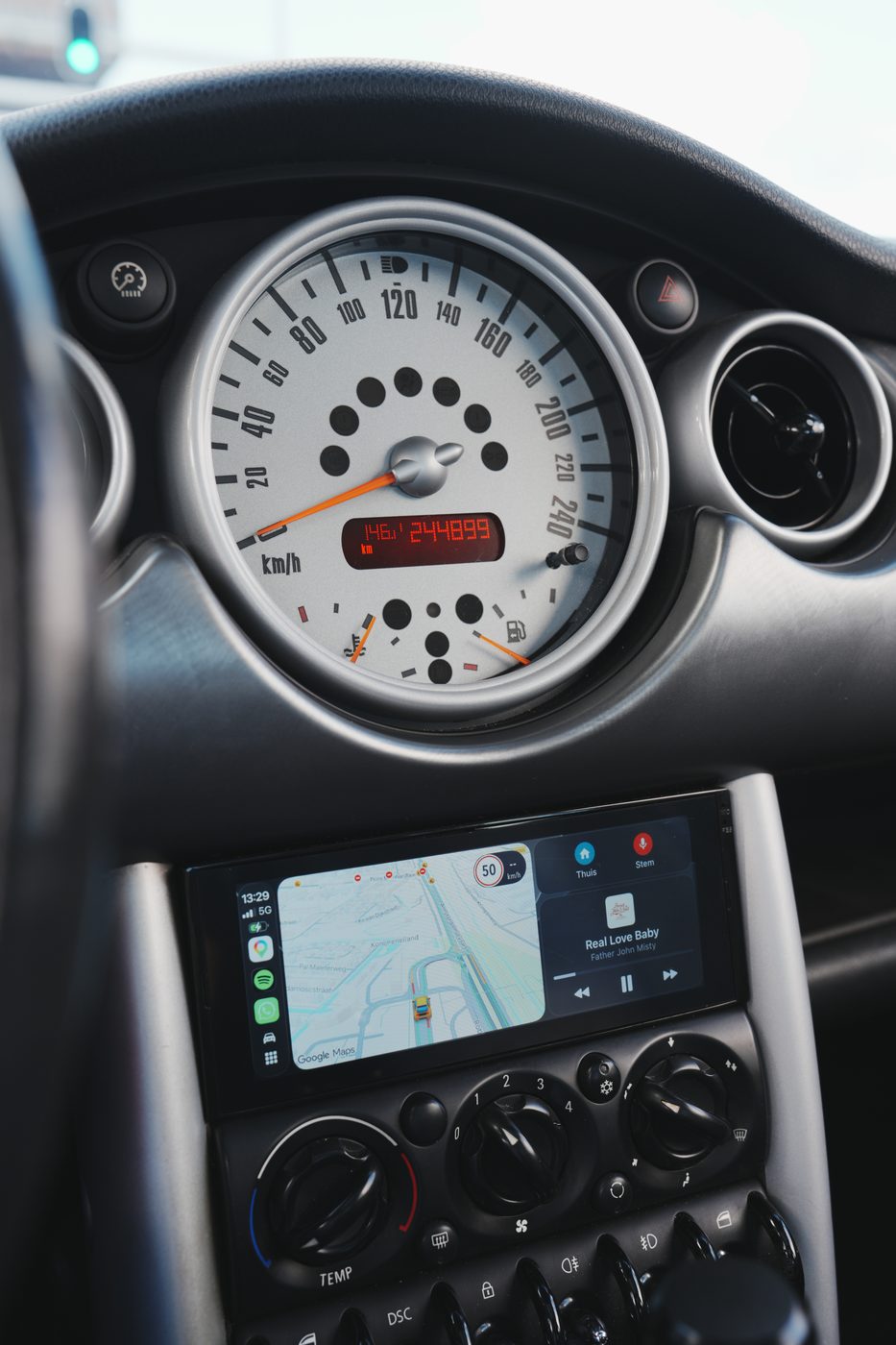 Middenconsole en snelheidsmeter